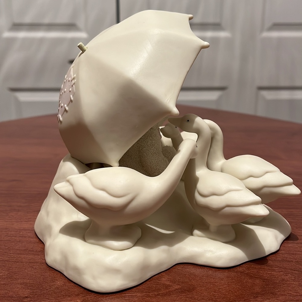 Snowbabies, bisque porcelain figurine, “Rain, Rain, Go Away” - Picture 7 of 12